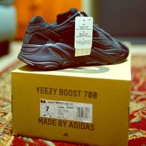 Yeezy Boost 700 V2 Vanta